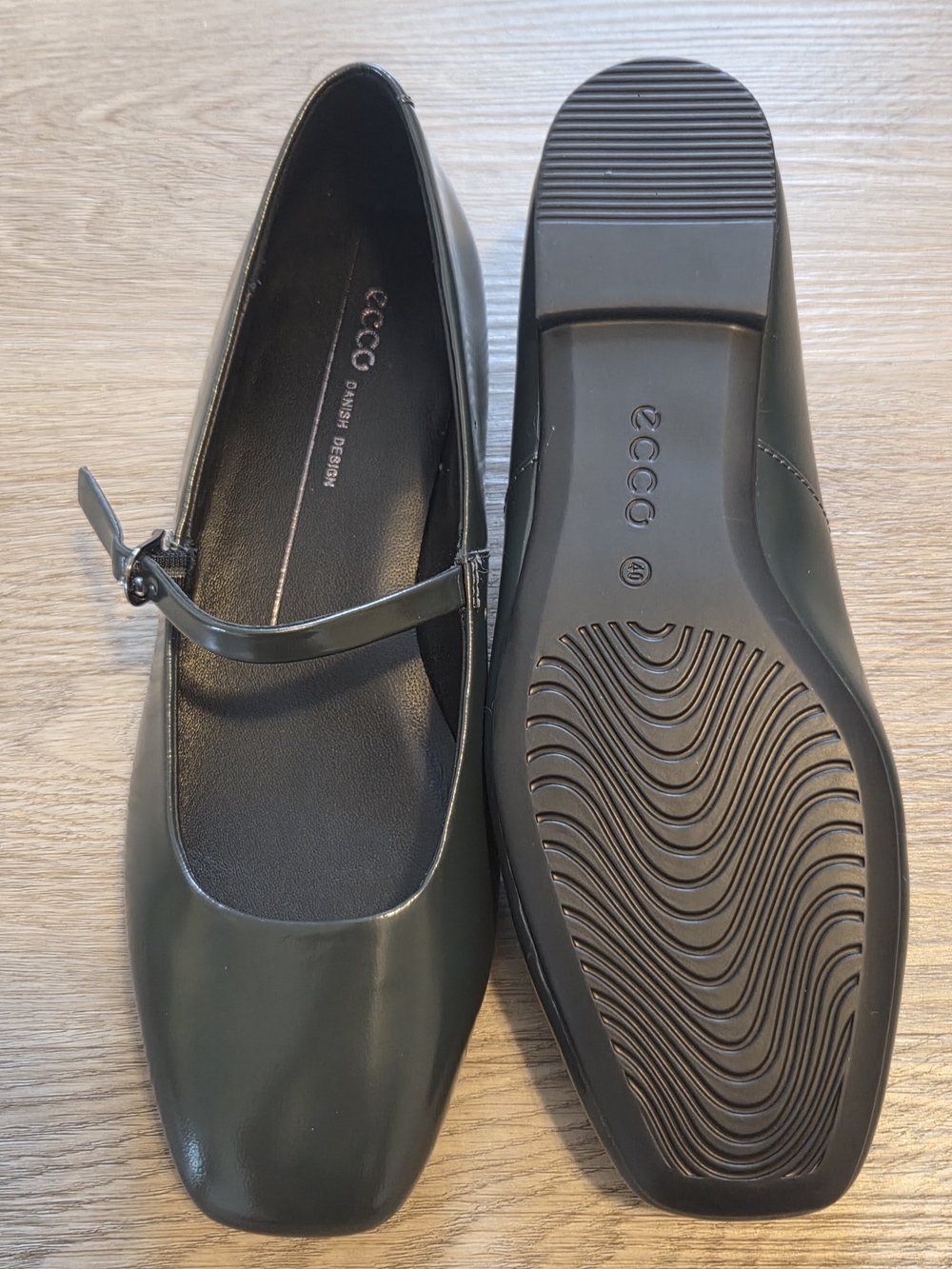 Ecco Women's Olive Green Mary Jane Flats with Buckle
